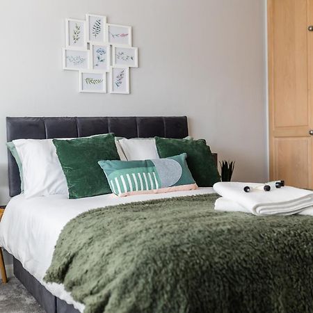 Lovely House In Welwyn With Garden And Off Road Parking 웰린가든시티 외부 사진