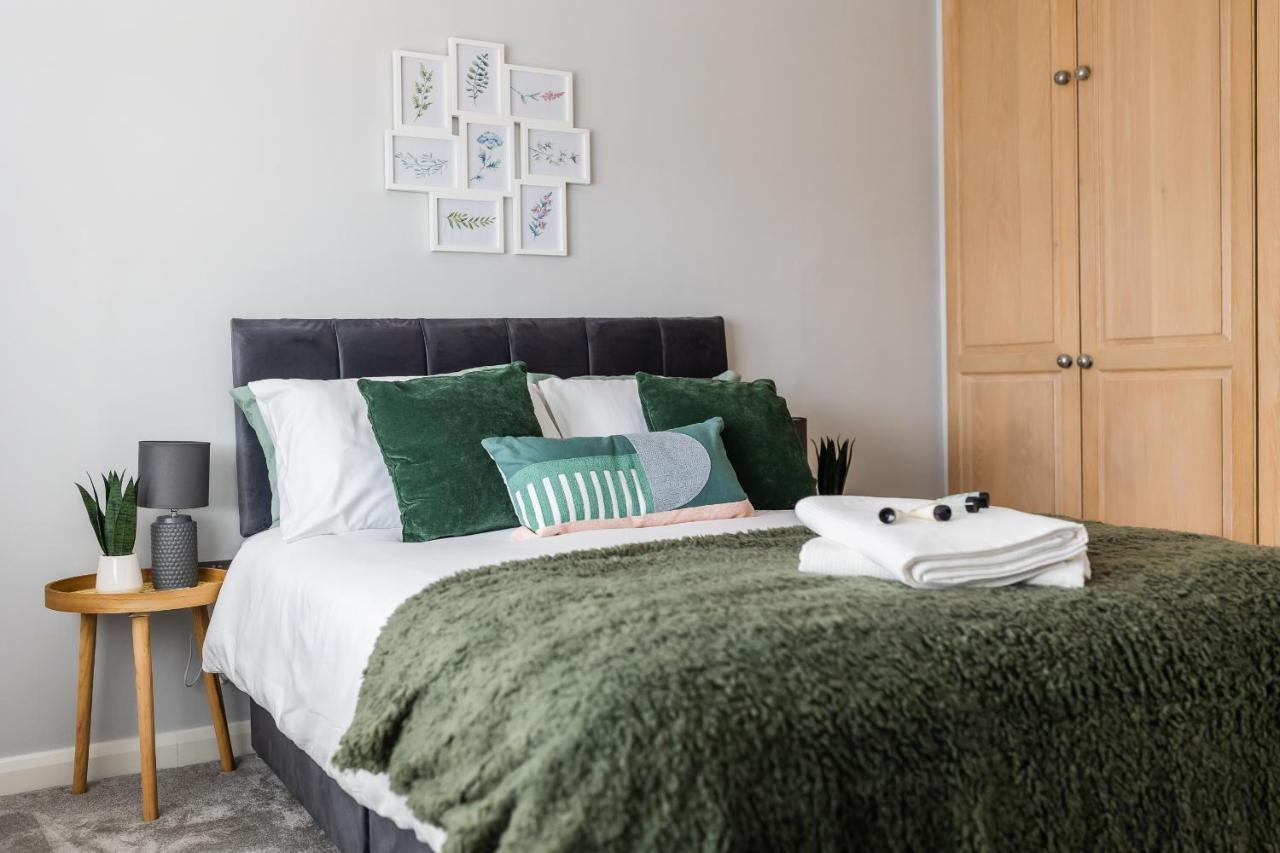 Lovely House In Welwyn With Garden And Off Road Parking 웰린가든시티 외부 사진
