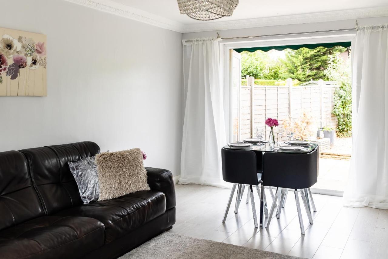 Lovely House In Welwyn With Garden And Off Road Parking 웰린가든시티 외부 사진